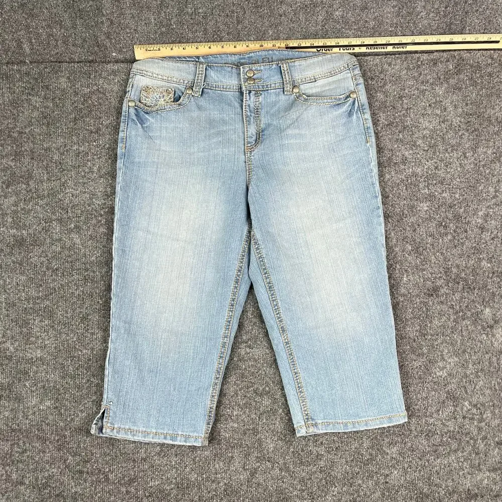 Code Bleu Capri Jeans Womens Size 12 Blue Stretch Light Wash Embellished Annette
